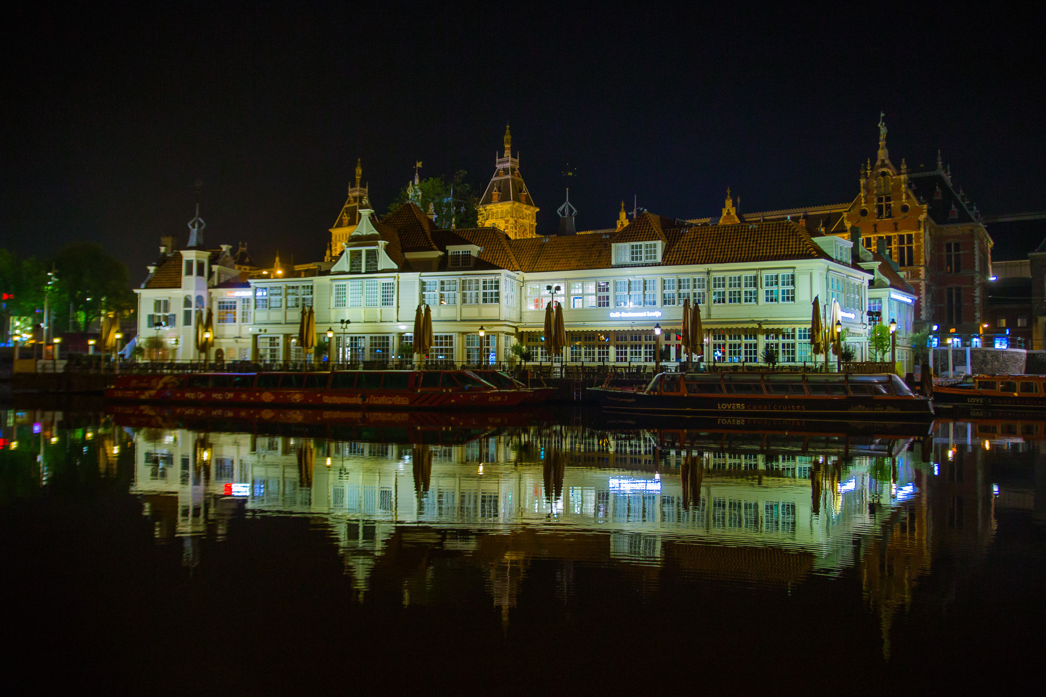 Reflections in Amsterdam#reflection #amsterdam #eurotrip #calm